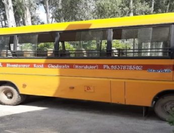 उत्तराखंड: छात्रों से भरी बस के चालक को नीचे फेंका, फिर बस लेकर हुआ फरार; पीछे दौड़े परिजन 4 Hello Uttarakhand News »