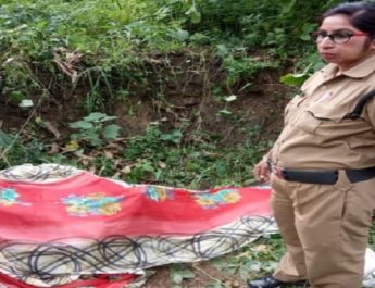 उत्तराखंड: पत्नी को दी दर्दनाक मौत, थाने पहुंचकर बोला- मैंने पत्नी को मारकर जंगल में फेंक दिया 4 Hello Uttarakhand News »