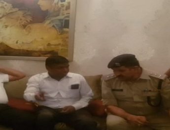 अभिमन्यू लूटकांड मे एक और खुलासा , चोरों ने कहां हमें सब पता है कि तुम्हारे पास क्या-क्या माल है 2 Hello Uttarakhand News »