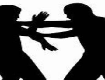 देहरादून: 24 घन्टे के भीतर पुलिस की गुंडागर्दी का दूसरा मामला, युवक को बेरहमी से पीटा 2 Hello Uttarakhand News »