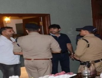 देहरादून मे बदमाश बेखौफ , बंधक बनाकर क्रिकेटर अभिमन्यु के घर लाखों की लूट 7 Hello Uttarakhand News »