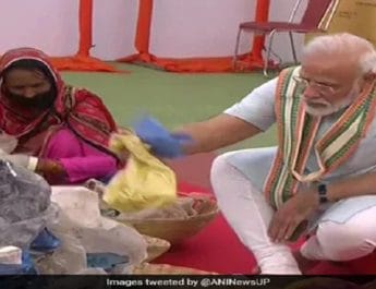 पीएम मोदी ने कचरा बीनने वाली महिलाओं के साथ बैठकर बीना कूड़ा 2 Hello Uttarakhand News »