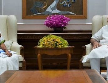 पीएम मोदी के लिए मिठाई और कुर्ता लेकर पहुंचीं ममता बनर्जी, इन मुद्दों पर हुई बात 4 Hello Uttarakhand News »