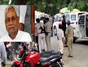 मुजफ्फरपुर में सीएम नीतीश कुमार की कार पर स्याही फेंकी,दिखाए काले झंडे 3 Hello Uttarakhand News »