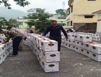 उत्तराखंड: आलू के बोरियों के नीचे मिली 420 पेटी शराब, कीमत करीब 24 लाख; ट्रक छोड़ भागा चालक 4 Hello Uttarakhand News »