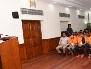 भारत भ्रमण पर निकले उत्तराखंड टॉपर्स उपराष्ट्रपति से मिले 4 Hello Uttarakhand News »