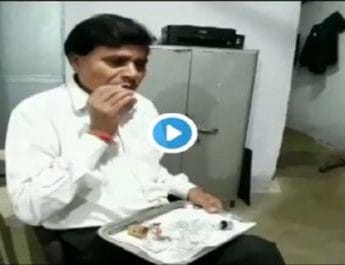 45 सालों से नाश्ते में कांच खाते हैं ये वकील, देखिए हैरान करने वाला वीडियो.. 4 Hello Uttarakhand News »