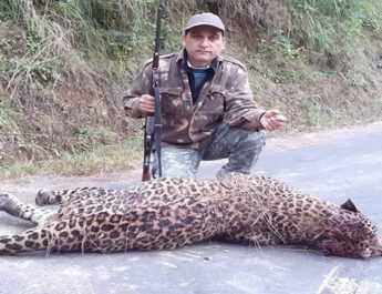 उत्तराखंड: घास लेने गई महिला को निवाला बनाने वाले गुलदार को शिकारी हुकिल ने किया ढेर 3 Hello Uttarakhand News »