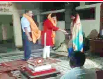 आधी रात को SDM को करनी पड़ी महिला मित्र से शादी, ये रही वजह.. 3 Hello Uttarakhand News »