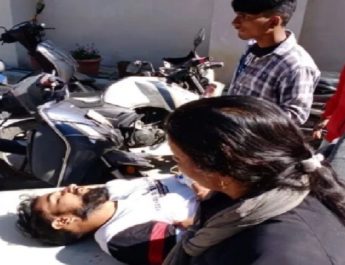 मसूरी: पटरी व्यापारी ने FB लाइव कर पिया फिनाईल, हालत नाजुक 3 Hello Uttarakhand News »