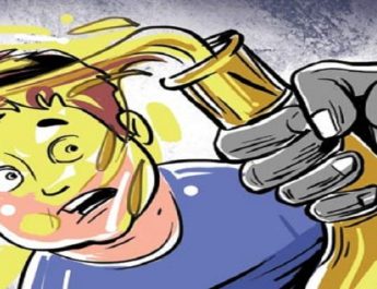 युवक ने शादी के लिए किया इनकार, तो युवती ने मुंह पर फेंका तेज़ाब 4 Hello Uttarakhand News »