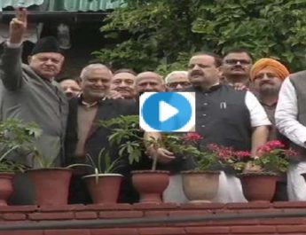 VIDEO: दो महीने से नजरबंद फारुक अब्दुल्ला पहली बार आए सामने 4 Hello Uttarakhand News »