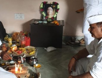 वरिष्ठ पत्रकार चंद्रशेखर जोशी की पत्नी के पीपलपानी में पूर्व सीएम हरीश रावत सहित कई गणमान्यों ने दी श्रद्धांजलि 2 Hello Uttarakhand News »