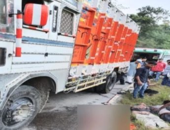 बड़ा हादसा, बेकाबू ट्रक ने चार लोगों को रौंदा, दो की मौके पर मौत 3 Hello Uttarakhand News »