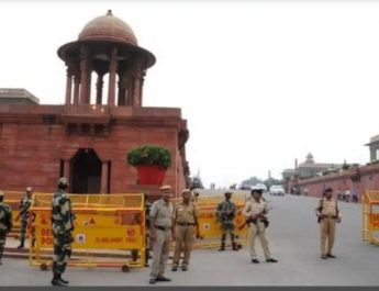 दिल्ली में आतंकी हमले का खतरा, स्पेशल सेल ने की ताबड़तोड़ छापेमारी 3 Hello Uttarakhand News »