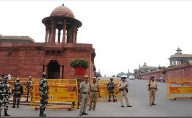 दिल्ली में आतंकी हमले का खतरा, स्पेशल सेल ने की ताबड़तोड़ छापेमारी 1 Hello Uttarakhand News »