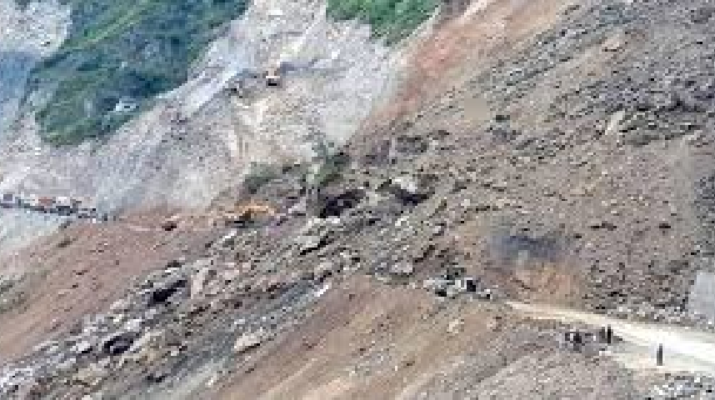 उत्तराखंडः भूस्खलन से तीन लोग घायल, दो लापता 1 Hello Uttarakhand News »