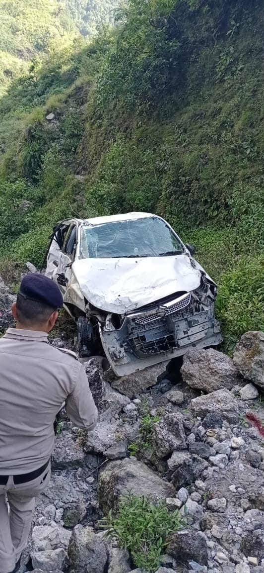 मसूरी,दर्दनाक हादसा: खाई में गिरी कार, चार लोग घायल 2 मसूरी,दर्दनाक हादसा: खाई में गिरी कार, चार लोग घायल 2 Hello Uttarakhand News »