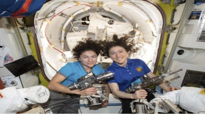 अंतरिक्ष में महिलाओं ने रचा इतिहास, पहली बार बगैर पुरुष के निकलीं स्पेसवॉक पर 1 Hello Uttarakhand News »