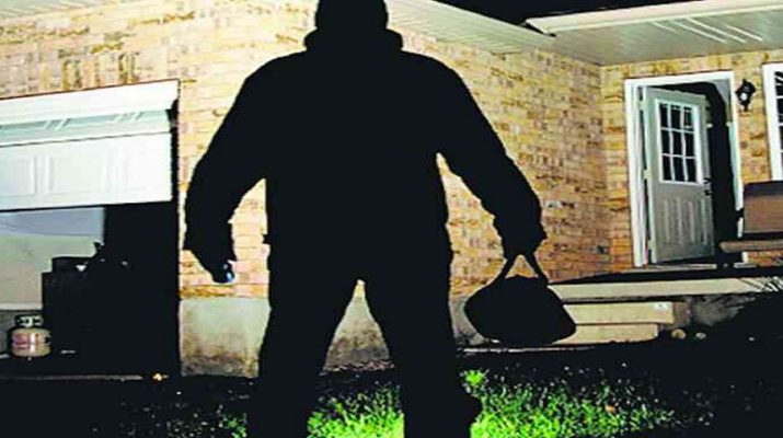 उत्तराखंड: दुकान लूटने वाले बदमाश गिरफ्तार; तमंचा, कारतूस और चोरी किया सामान बरामद 1 Hello Uttarakhand News »