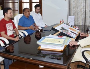 उत्तराखंड में एक और बॉलीवुड फिल्म की शूटिंग, प्रदेश के कलाकारों को भी मौका; सीएम से मिले निर्देशक 4 Hello Uttarakhand News »