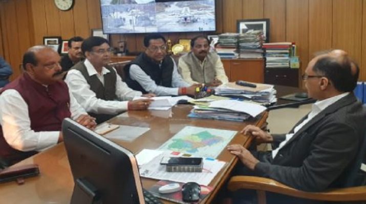 आयुष कॉलेजों की फीस बढ़ोतरी को लेकर मुख्य सचिव से मिला कांग्रेस प्रतिनिधिमंडल, की यह मांग.. 1 आयुष कॉलेजों की फीस बढ़ोतरी को लेकर मुख्य सचिव से मिला कांग्रेस प्रतिनिधिमंडल, की यह मांग.. 1 Hello Uttarakhand News »