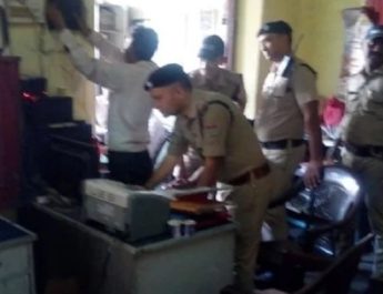 उत्तराखंड: दिन-दहाड़े बुजुर्ग से ठगी, साइकिल सवार के टक्कर लगते ही एक लाख गायब 4 Hello Uttarakhand News »