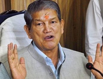 हरीश रावत हॉस्पिटल से डिस्चार्ज , समर्थकों ने पीर बाबा की मजार पर चढ़ाई चादर 3 Hello Uttarakhand News »