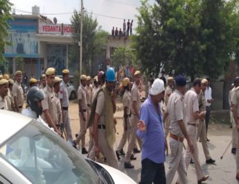 हरियाणा चुनाव : भाजपा-जजपा कार्यकर्ता आपस मे भिड़े, दर्जनों गाड़ियां तोड़ीं, CISF तैनात 4 Hello Uttarakhand News »