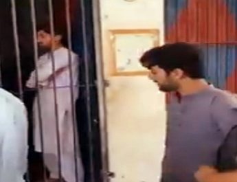 गैर-इस्लामिक स्टाइल में दाढ़ी काटने पर हेयरड्रेसरों की गिरफ्तारी, लगा जुर्माना 4 Hello Uttarakhand News »