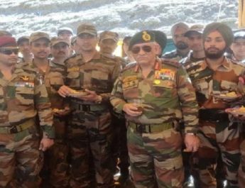दिवाली से पहले उत्तराखंड से लगी चीन सीमा पहुंचे सेना प्रमुख, दिया यह संदेश.. 3 Hello Uttarakhand News »