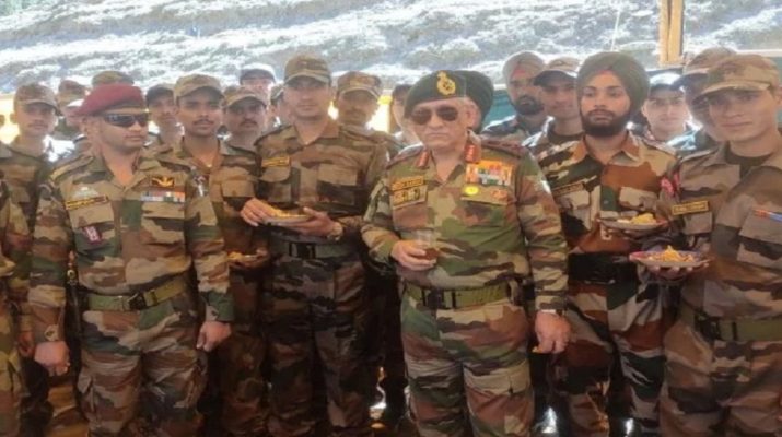 दिवाली से पहले उत्तराखंड से लगी चीन सीमा पहुंचे सेना प्रमुख, दिया यह संदेश.. 1 दिवाली से पहले उत्तराखंड से लगी चीन सीमा पहुंचे सेना प्रमुख, दिया यह संदेश.. 1 Hello Uttarakhand News »