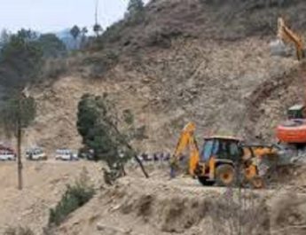 ऋषिकेश गंगोत्री हाईवे देर रात से बंद, दोनों ओर 25 से ज्यादा वाहन फंसे 2 Hello Uttarakhand News »