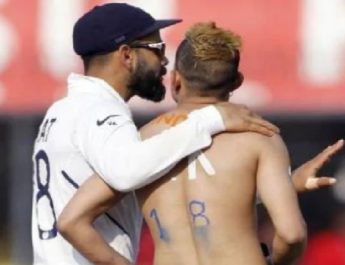 video: सुरक्षा कर्मियों को चकमा देकर कोहली से मिलने पंहुचा फैन, फिर... 4 Hello Uttarakhand News »