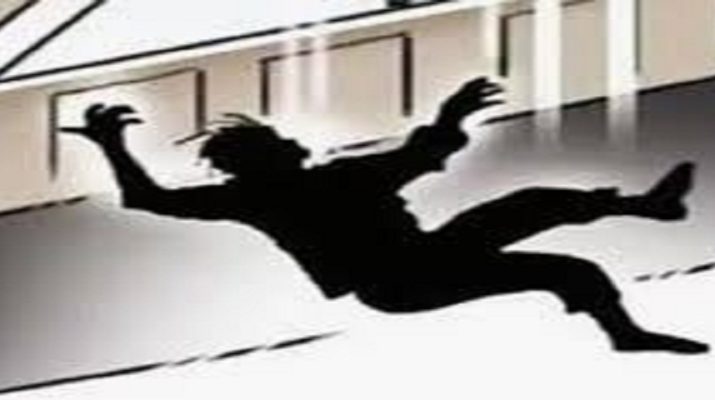 आयुष मंत्री हरक सिंह रावत के मेडिकल कॉलेज की छत गिरने से दो व्यक्ति घायल 1 आयुष मंत्री हरक सिंह रावत के मेडिकल कॉलेज की छत गिरने से दो व्यक्ति घायल 1 Hello Uttarakhand News »