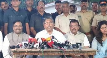 महाराष्ट्र में सरकार बनाने से पीछे हटी बीजेपी, बोली- अकेले नहीं बना सकते सरकार 2 Hello Uttarakhand News &raquo;