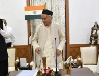 महाराष्ट्र: देवेंद्र फडणवीस ने ली मुख्यमंत्री पद की शपथ, एनसीपी अध्यक्ष बोले- बीजेपी को समर्थन का फैसला पार्टी का नहीं 3 Hello Uttarakhand News &raquo;