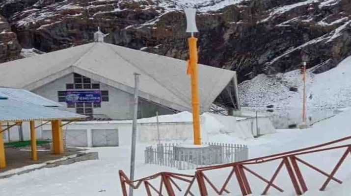हेमकुंड साहिब के कपाट बंद होने के बाद हुई बर्फबारी, तस्वीर में कैद हुई पहली झलक 1 Hello Uttarakhand News »