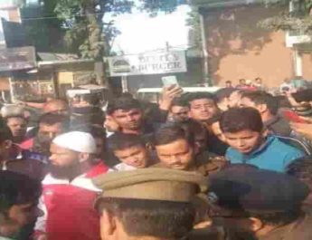 अनियंत्रित डंपर ने ड्यूटी जा रहे युवक को कुचला,मौके पर मौत 3 Hello Uttarakhand News »