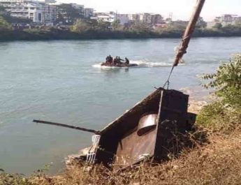 दो युवकों समेत गंगनहर में गिरी ट्रैक्टर-ट्रॉली, दो युवक लापता 3 Hello Uttarakhand News »