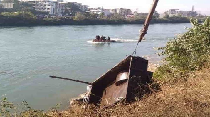 दो युवकों समेत गंगनहर में गिरी ट्रैक्टर-ट्रॉली, दो युवक लापता 1 Hello Uttarakhand News »