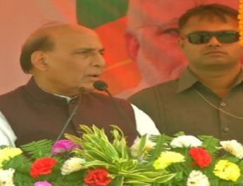 जम्मू कश्मीर का नहीं होगा अलग झंडा, कहा - देश में सिर्फ एक प्रधानमंत्री होगा-राजनाथ सिंह 4 Hello Uttarakhand News »