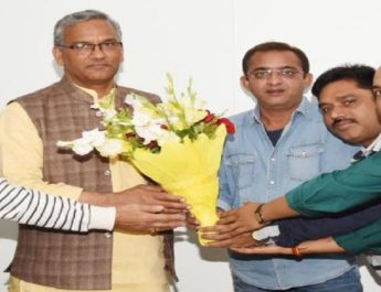 उत्तराखंड में बनेगी भोजपुरी फिल्म, प्रोड्यूसर ने की त्रिवेन्द्र सिंह रावत से  मुलाकात, जाने किस लोकेशन में होगी शूटिंग 3 Hello Uttarakhand News »