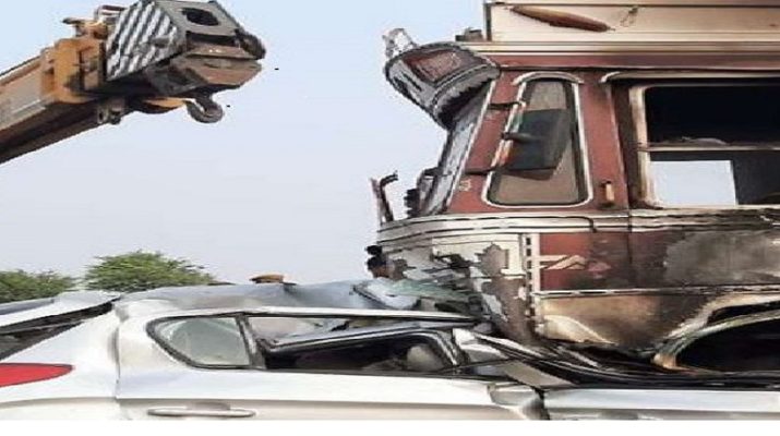 भीषण सड़क हादसा, दो वाहनों की टक्कर में 7 लोगों की मौत, कई घायल 1 Hello Uttarakhand News »