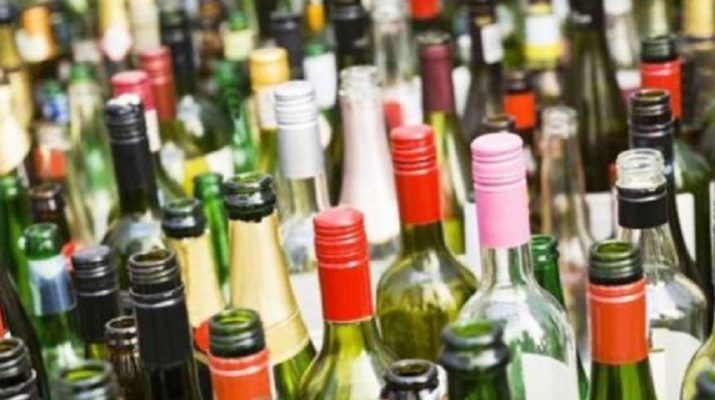 25 पेटी के साथ शराब तस्कर गिरफ्तार 1 25 पेटी के साथ शराब तस्कर गिरफ्तार 1 Hello Uttarakhand News »