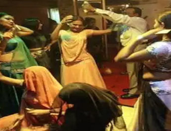 डांस बार में छापा मारकर पुलिस ने पांच महिलाओं को कराया मुक्त, 7 लोग गिरफ्तार 4 Hello Uttarakhand News »