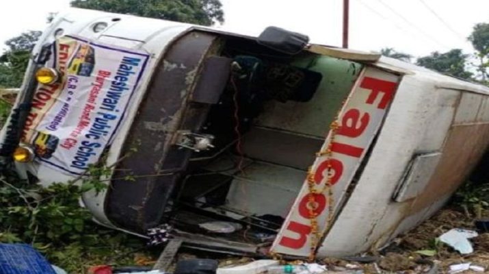 उत्तराखंड: घूमने आए स्कूली बच्चों की बस दुर्घटनाग्रस्त, नौ बच्चे और एक टीचर घायल 1 Hello Uttarakhand News »