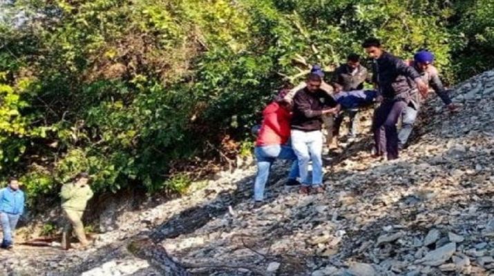 उत्तरकाशी में वाहन दुर्घटनाग्रस्त; एक की दर्दनाक मौत, तीन घायल 1 Hello Uttarakhand News »