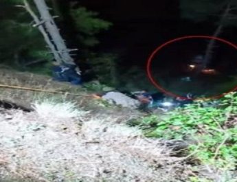 उत्तराखंड: रात के अँधेरे में खाई में गिरा वाहन, देर से चला पता; 2 की दर्दनाक मौत, 1 घायल 3 Hello Uttarakhand News »