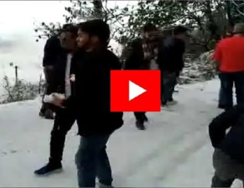 मसूरी-धनोल्टी में बर्फबारी, लुफ्त उठाने पहुंचे बड़ी संख्या में पर्यटक, व्यापारियों के खिले चेहरे 3 Hello Uttarakhand News »